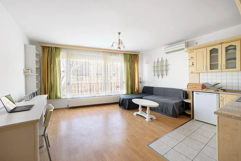 Lovely Apartment In City Centre For 4 Guests Budapest